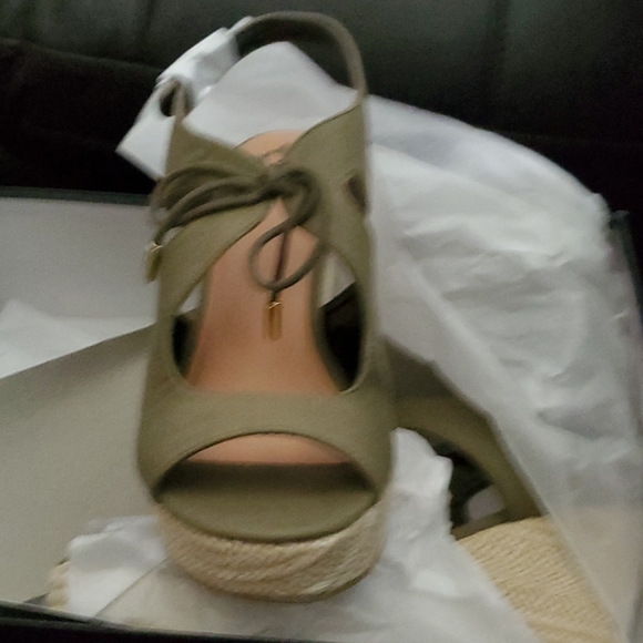 Fergalicious Vicky Sandals - Picture 2 of 3